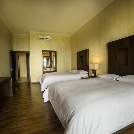 Hotel La Reunion Golf Resort And Residences Antigua Exteriör bild