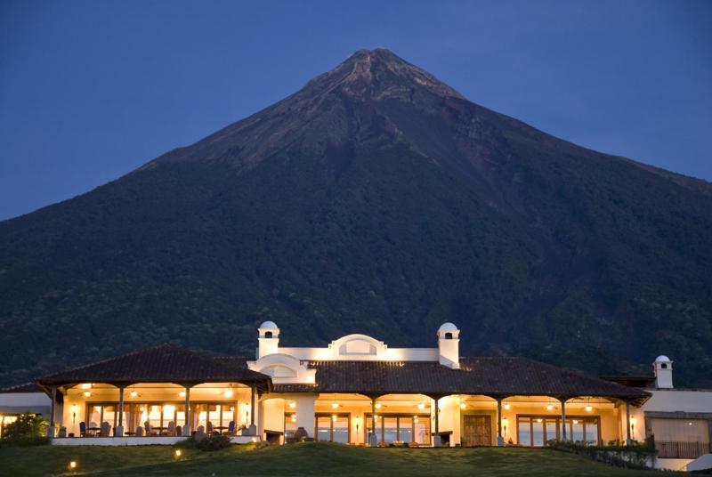 Hotel La Reunion Golf Resort And Residences Antigua Exteriör bild