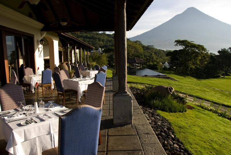 Hotel La Reunion Golf Resort And Residences Antigua Exteriör bild