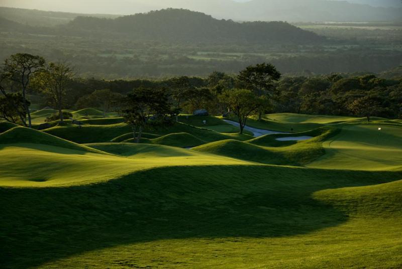 Hotel La Reunion Golf Resort And Residences Antigua Exteriör bild