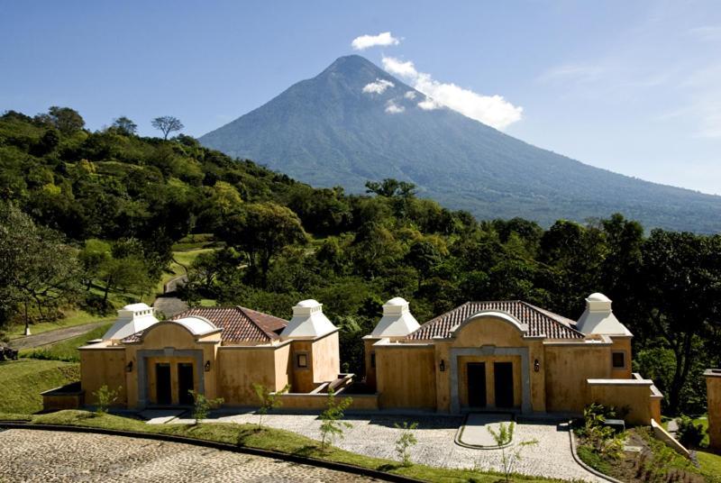 Hotel La Reunion Golf Resort And Residences Antigua Exteriör bild
