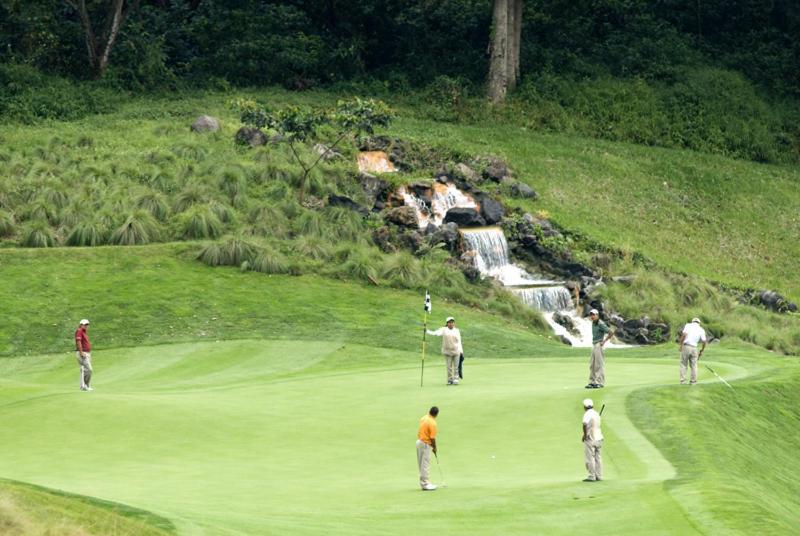 Hotel La Reunion Golf Resort And Residences Antigua Exteriör bild