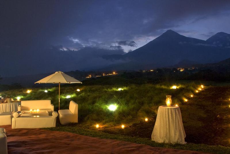 Hotel La Reunion Golf Resort And Residences Antigua Exteriör bild