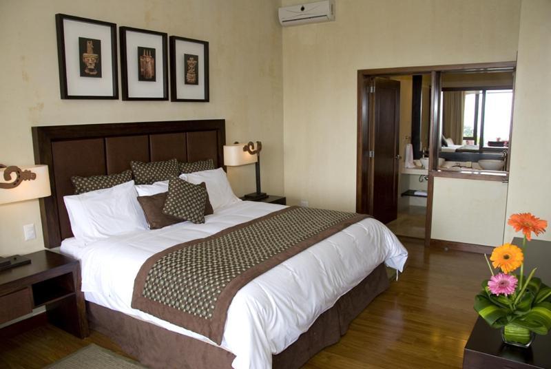 Hotel La Reunion Golf Resort And Residences Antigua Exteriör bild