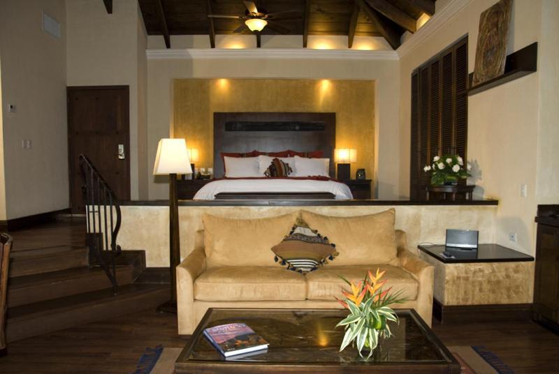 Hotel La Reunion Golf Resort And Residences Antigua Exteriör bild