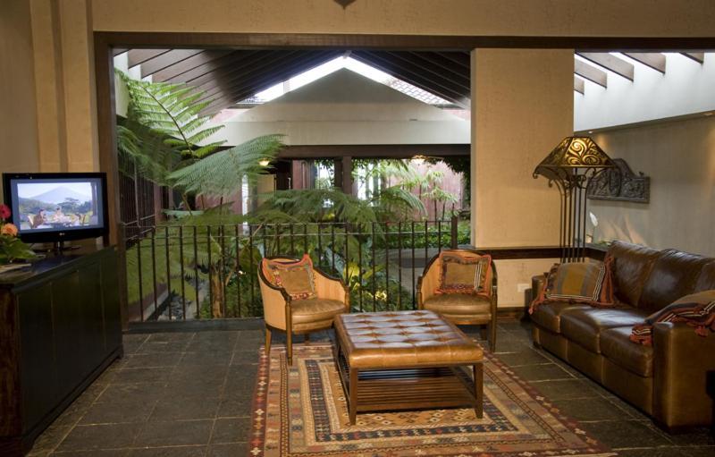 Hotel La Reunion Golf Resort And Residences Antigua Exteriör bild