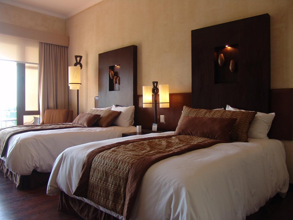 Hotel La Reunion Golf Resort And Residences Antigua Exteriör bild