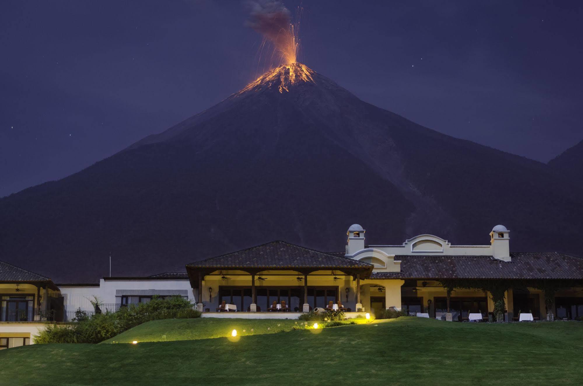 Hotel La Reunion Golf Resort And Residences Antigua Exteriör bild