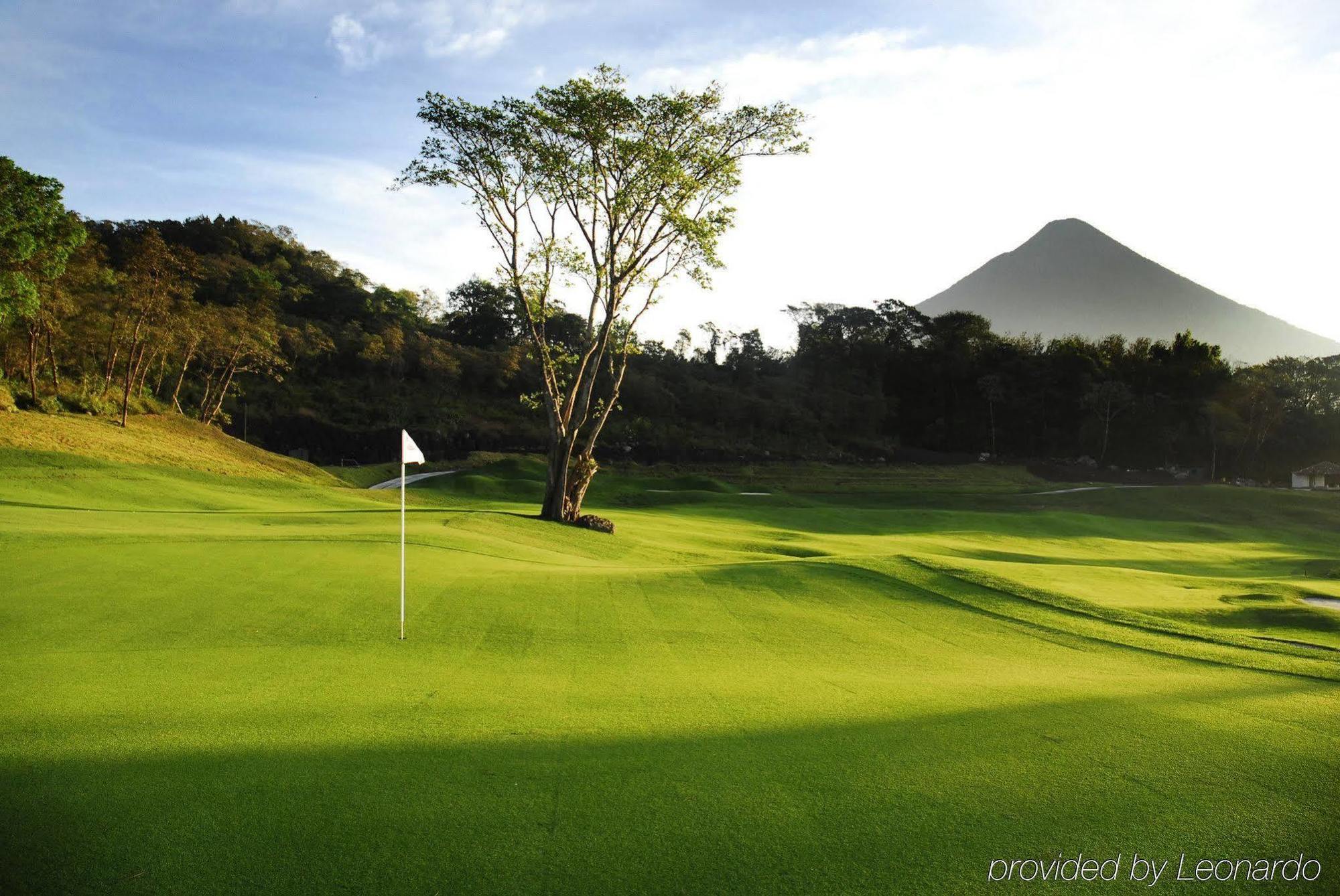 Hotel La Reunion Golf Resort And Residences Antigua Exteriör bild