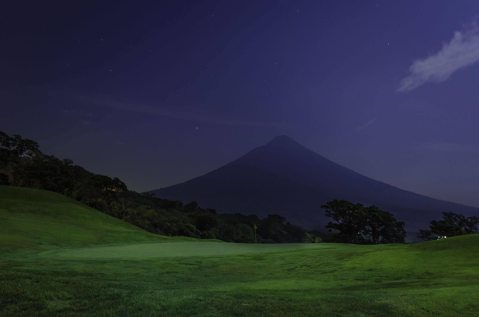 Hotel La Reunion Golf Resort And Residences Antigua Exteriör bild